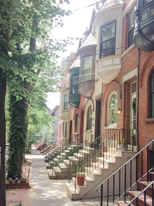 222 Jay St in Albany, NY - Building Photo