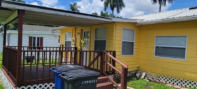 47 Cypress St in North Fort Myers, FL - Foto de edificio - Building Photo