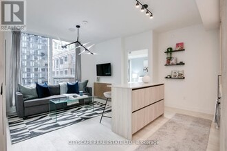 15-715 Mercer St in Toronto, ON - Building Photo - Building Photo
