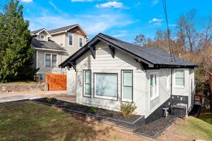 2128 Hosea L Williams Dr NE in Atlanta, GA - Building Photo