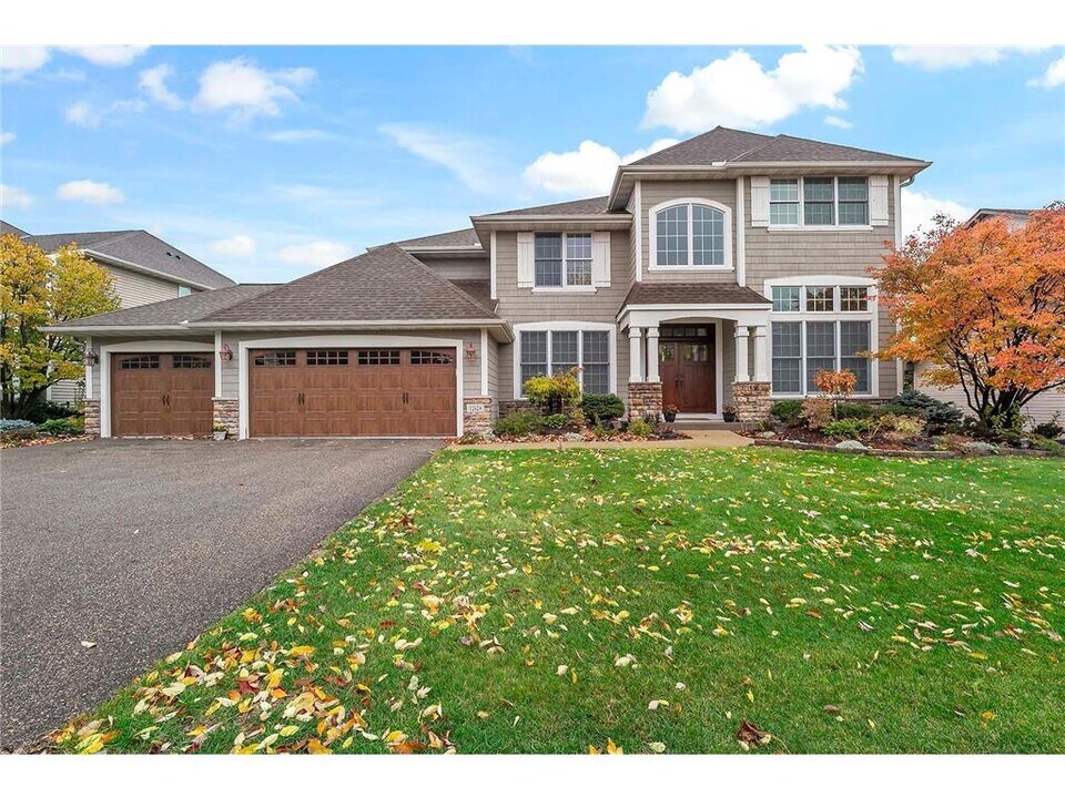 12424 Princeton Ave in Eden Prairie, MN - Building Photo