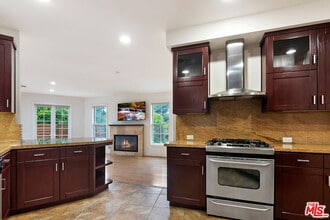23550 Valley View Rd in Calabasas, CA - Building Photo - Building Photo