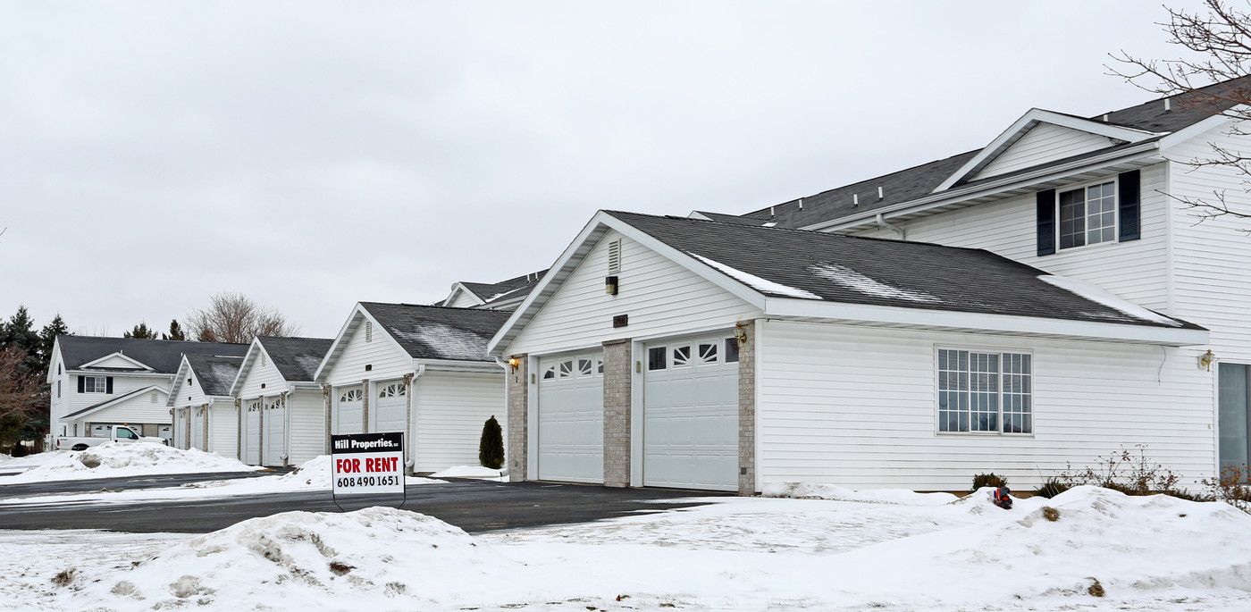 Badgerland Apartments in Janesville, WI - Building Photo