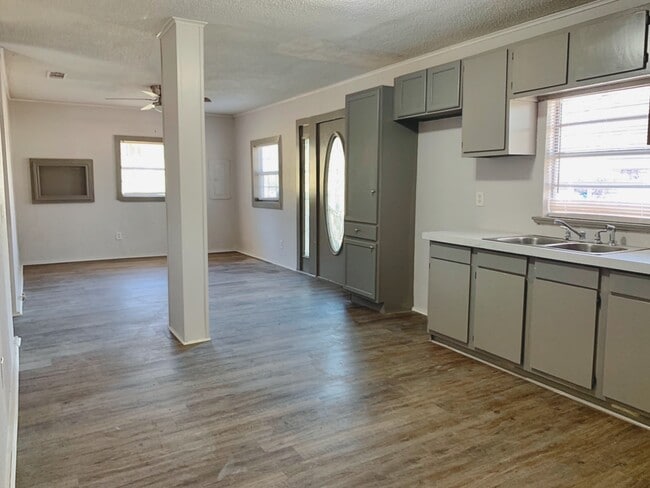 1160 Van Zandt St in Paris, TX - Building Photo - Building Photo