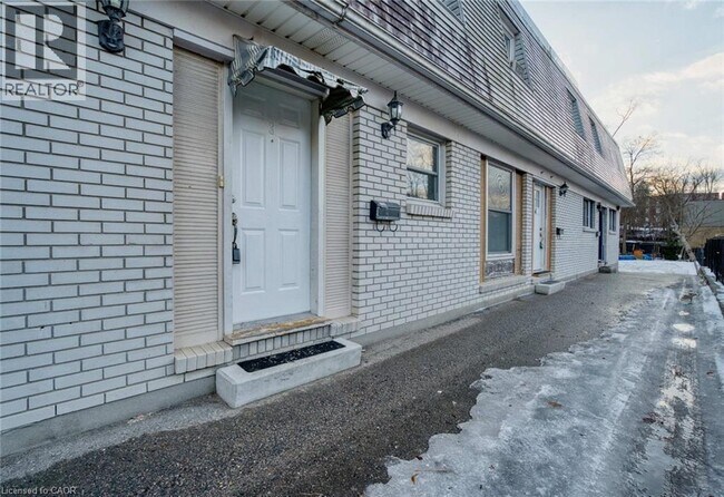 61 High St in London, ON - Building Photo - Building Photo