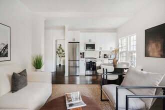 10 5th Ave in New York, NY - Building Photo - Building Photo