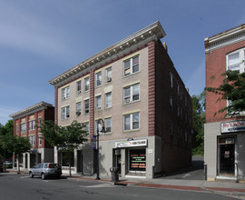 421-425 N Main St in Bristol, CT - Building Photo - Building Photo