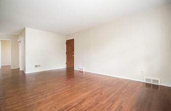 1421 Pennelwood Dr in Toledo, OH - Building Photo - Building Photo