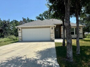 713 Maple Ln in Cottonwood Shores, TX - Building Photo - Building Photo