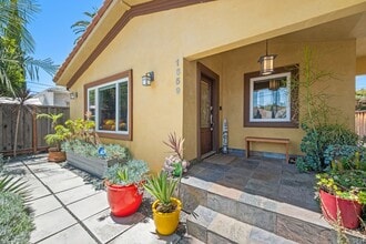 1659 Ellsmere Ave in Los Angeles, CA - Foto de edificio - Building Photo