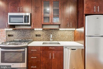 131 S 13th St in Philadelphia, PA - Building Photo - Building Photo