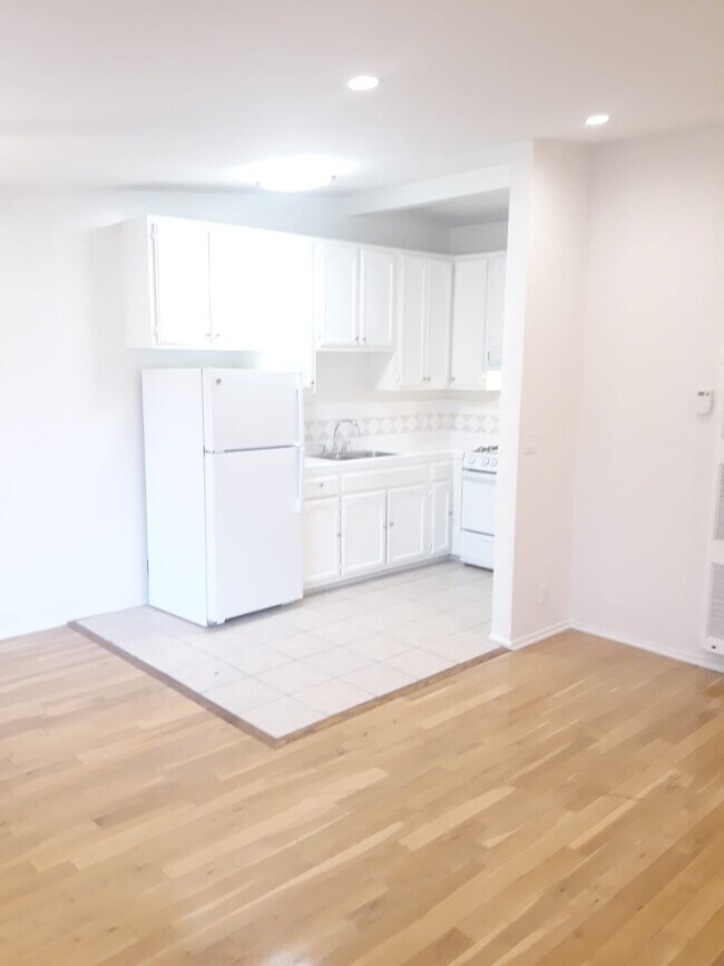 3017 Rowena Ave Apartments and Nearby Los Angeles Apartments For Rent