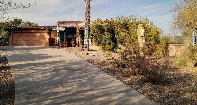 351 W Calle Lecho in Green Valley, AZ - Foto de edificio - Building Photo