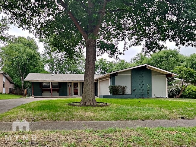 925 Warren Way