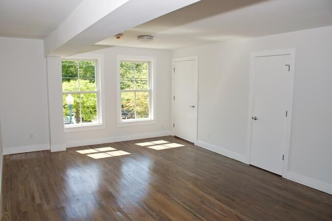 4 W Cross St in Croton Falls, NY - Building Photo - Building Photo
