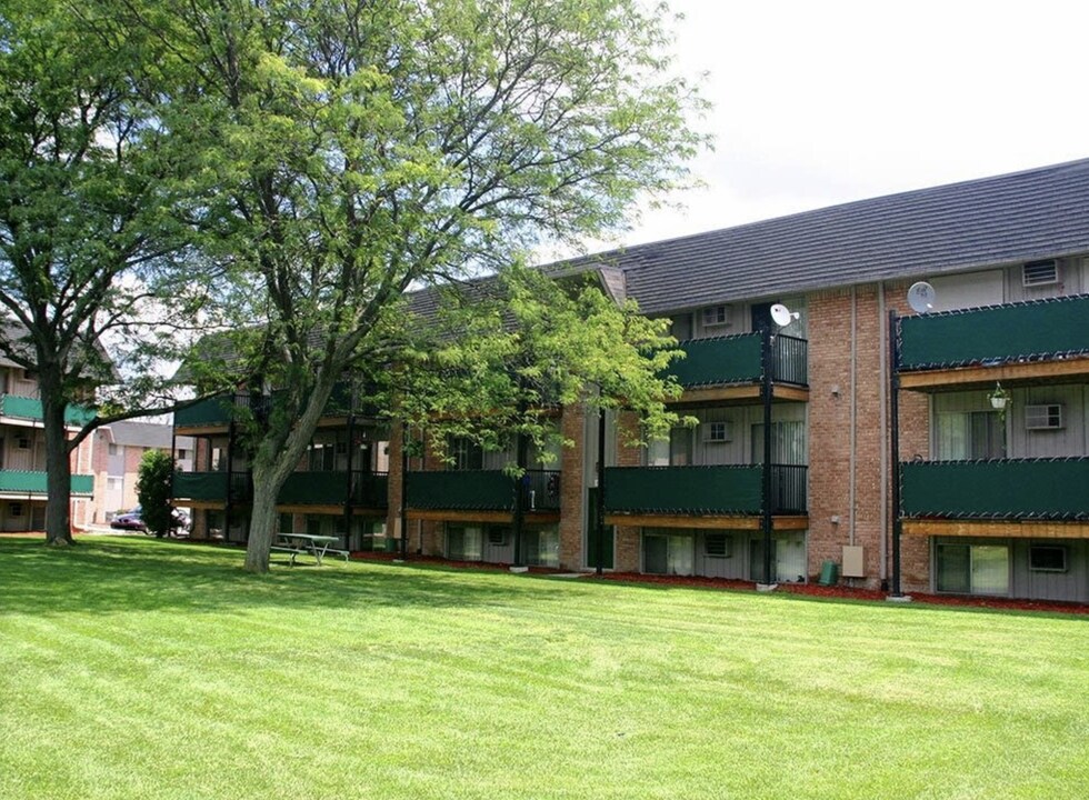 23700 W Warren Ave-Unit -7863 in Dearborn Heights, MI - Building Photo