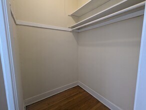 556 W Arlington Pl, Unit 114 in Chicago, IL - Building Photo - Building Photo