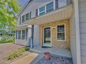 1051 Northview Park Rd in Eagan, MN - Building Photo - Building Photo
