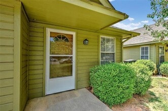 1022 W Coffin St in Denison, TX - Foto de edificio - Building Photo