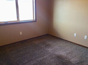 1231 15th St W in Dickinson, ND - Building Photo - Building Photo