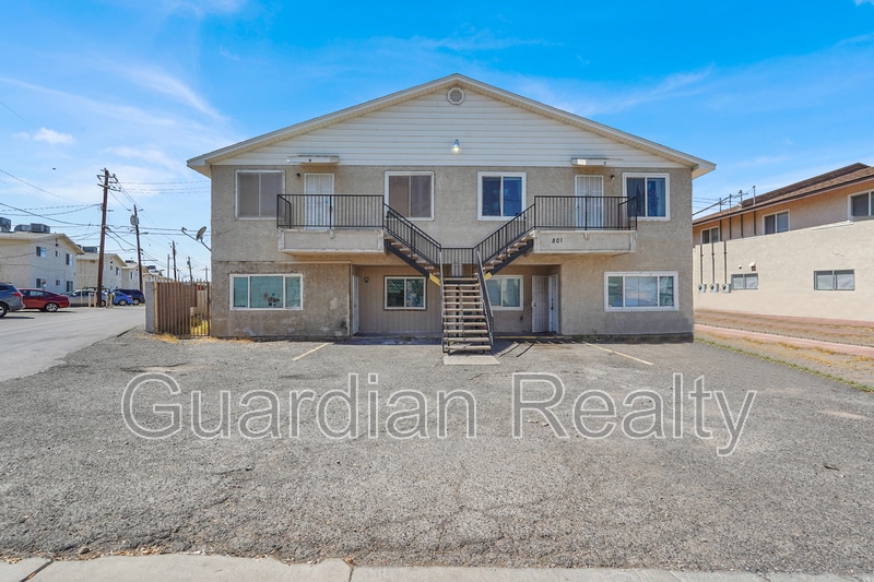 801 N Major Ave in Henderson, NV - Building Photo