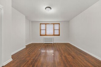 37 Pearsall Ave in Jersey City, NJ - Building Photo - Building Photo