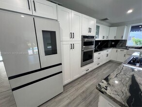 140 Pocatella St in Miami Springs, FL - Foto de edificio - Building Photo