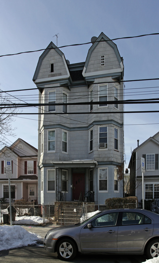 67 Grant Ave in Jersey City, NJ - Building Photo - Building Photo