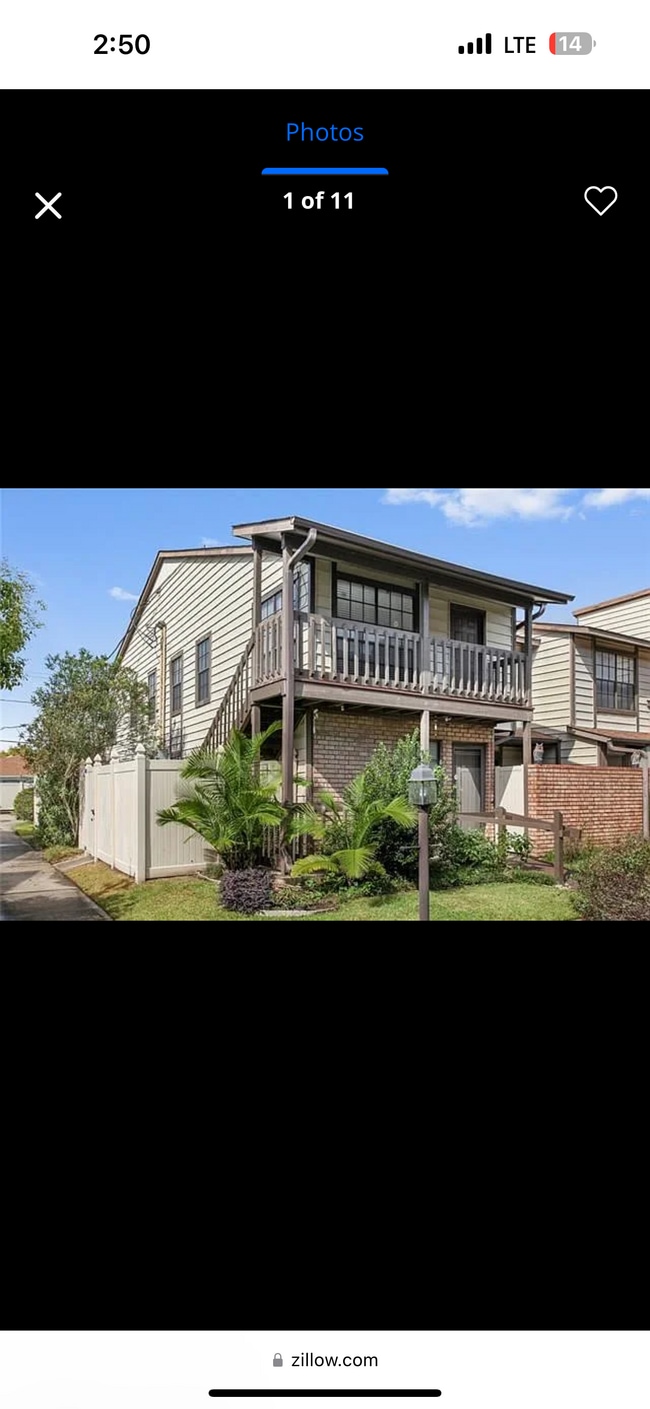 property at 2920 Manhattan Blvd