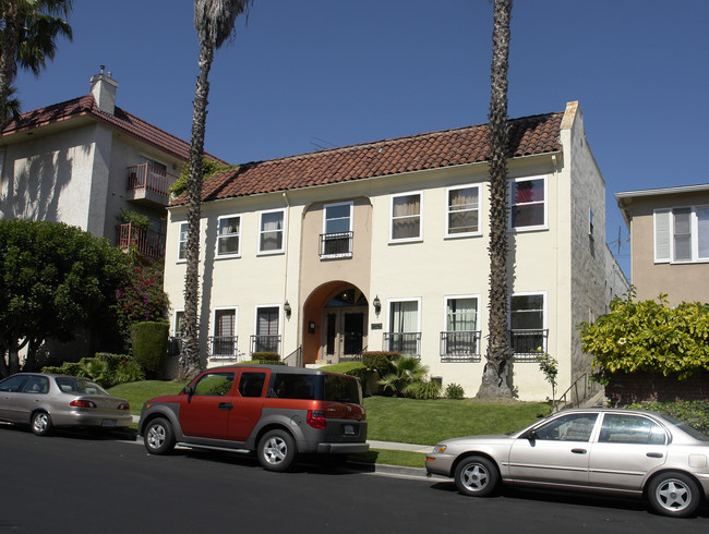 112 S Manhattan Pl in Los Angeles, CA - Foto de edificio - Building Photo