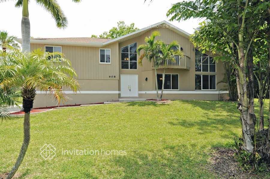 908 35th Ave Dr W in Palmetto, FL - Foto de edificio