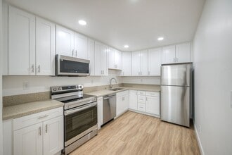 The Village at La Mesa in La Mesa, CA - Foto de edificio - Interior Photo