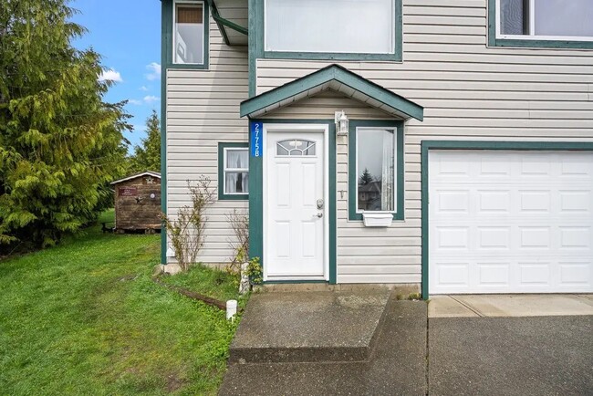 2775 B Myra Pl in Courtenay, BC - Building Photo - Building Photo