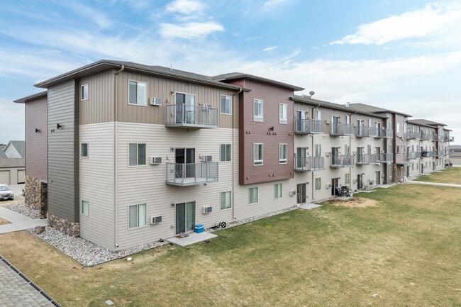 Latitude Apartments in Grand Forks, ND - Foto de edificio - Building Photo