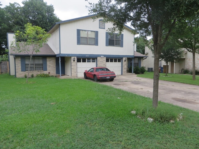 8814 Clearbrook Trail, Unit B Side in Austin, TX - Building Photo - Building Photo