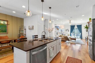 7203 Bassett Ct in Austin, TX - Building Photo - Building Photo