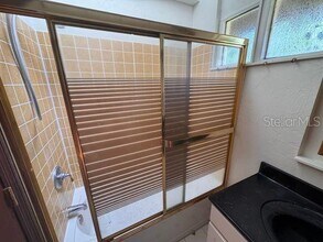 2616 SW 4th Pl-Unit -Apt A in Gainesville, FL - Building Photo - Building Photo