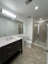 30 Richmond Street4 - Master Bedroom in Newark, NJ - Building Photo - Building Photo