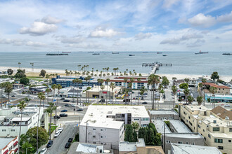 3819 E Livingston Dr in Long Beach, CA - Foto de edificio - Building Photo
