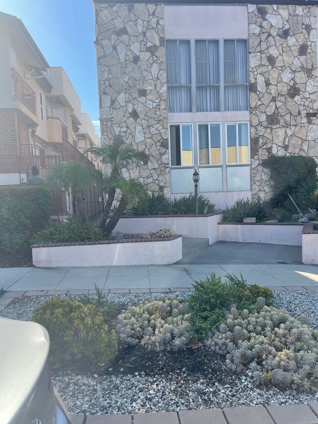 630 E Orange Grove Ave, Unit A in Burbank, CA - Building Photo - Building Photo