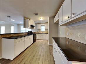 5129 Jezebel St in Houston, TX - Building Photo - Building Photo