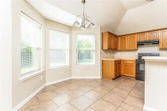 112 Currie Ct in Crowley, TX - Building Photo - Building Photo