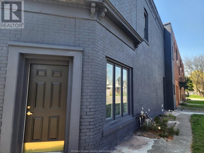 701 Marentette Ave