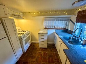 3927 Las Flores Canyon Rd, Unit 3 in Malibu, CA - Foto de edificio - Building Photo