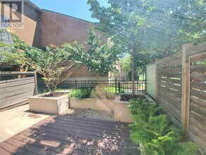 383 Prince of Wales Dr in Mississauga, ON - Building Photo - Building Photo