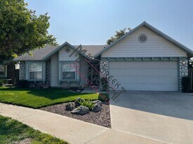 1913 Del Monte Ct in Tulare, CA - Building Photo
