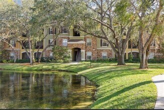 10106 Courtney Oaks Cir in Tampa, FL - Building Photo - Building Photo