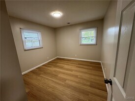 304 Birchwood Blvd in Baldwinsville, NY - Building Photo