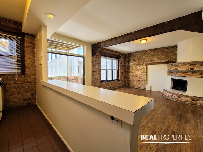 3013 N Broadway in Chicago, IL - Building Photo - Building Photo
