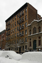 409-413 E 6th St in New York, NY - Foto de edificio - Building Photo